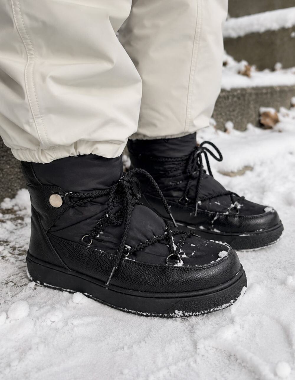 MONCLER Fanny Winter Puffer Boots in Black Size 39 / US 9